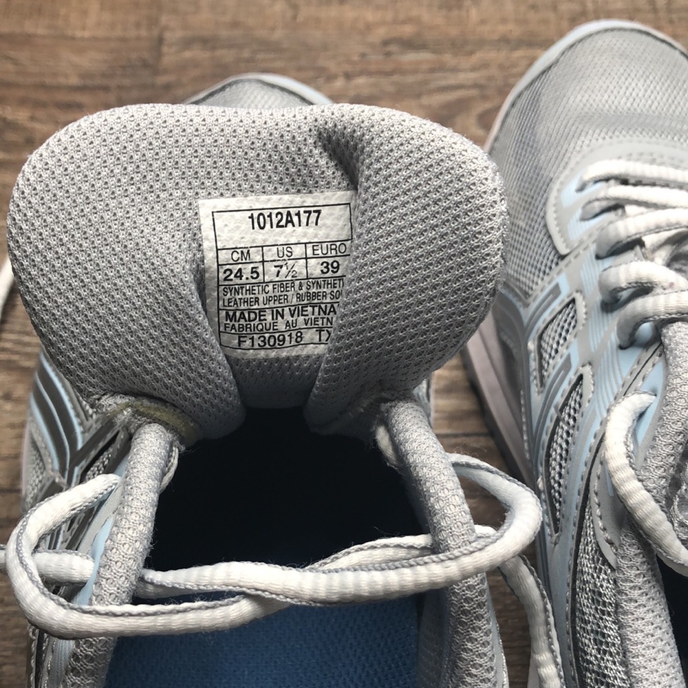 ASICS - Picture 5 of 7